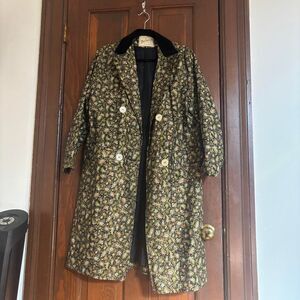 Vintage floral brocade coat with black velvet collar (fits S/M)